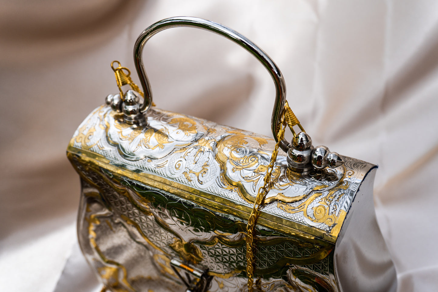 Ida - Handmade Bag, close-up top view of handle and craftsmanship 